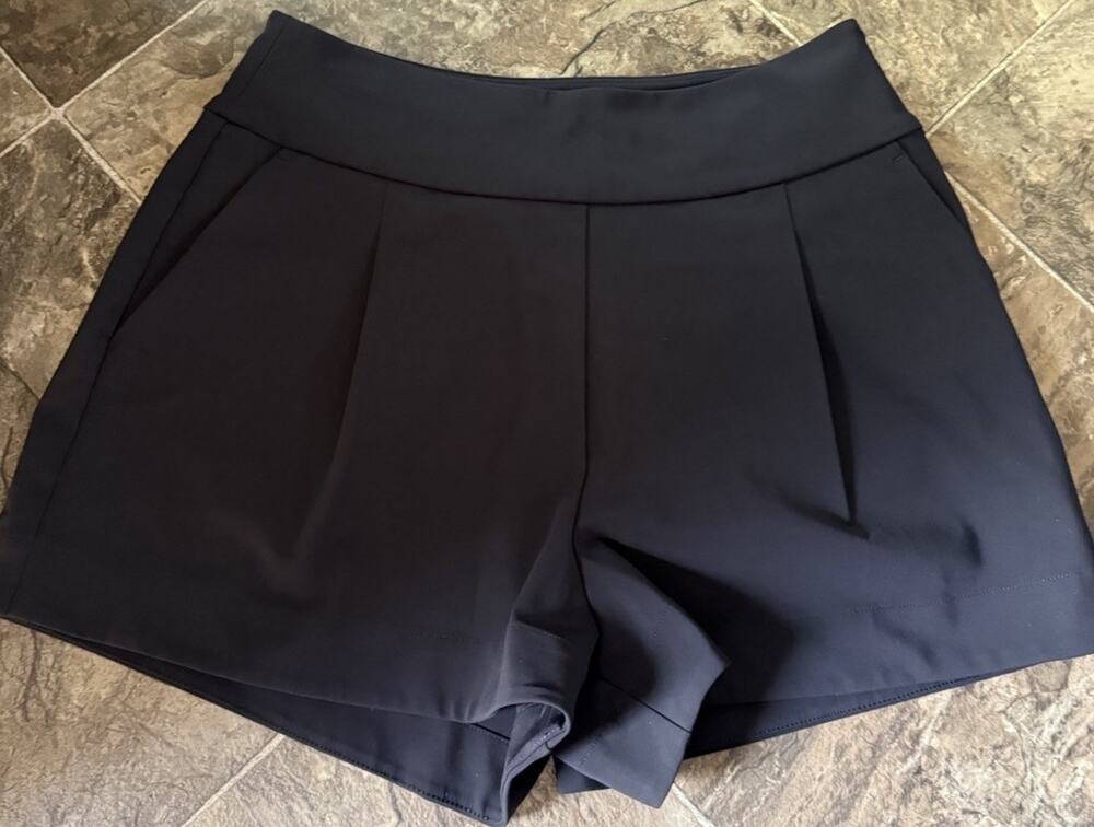 GREYSON Women’s Black Stretch Chino Shorts Size Medium